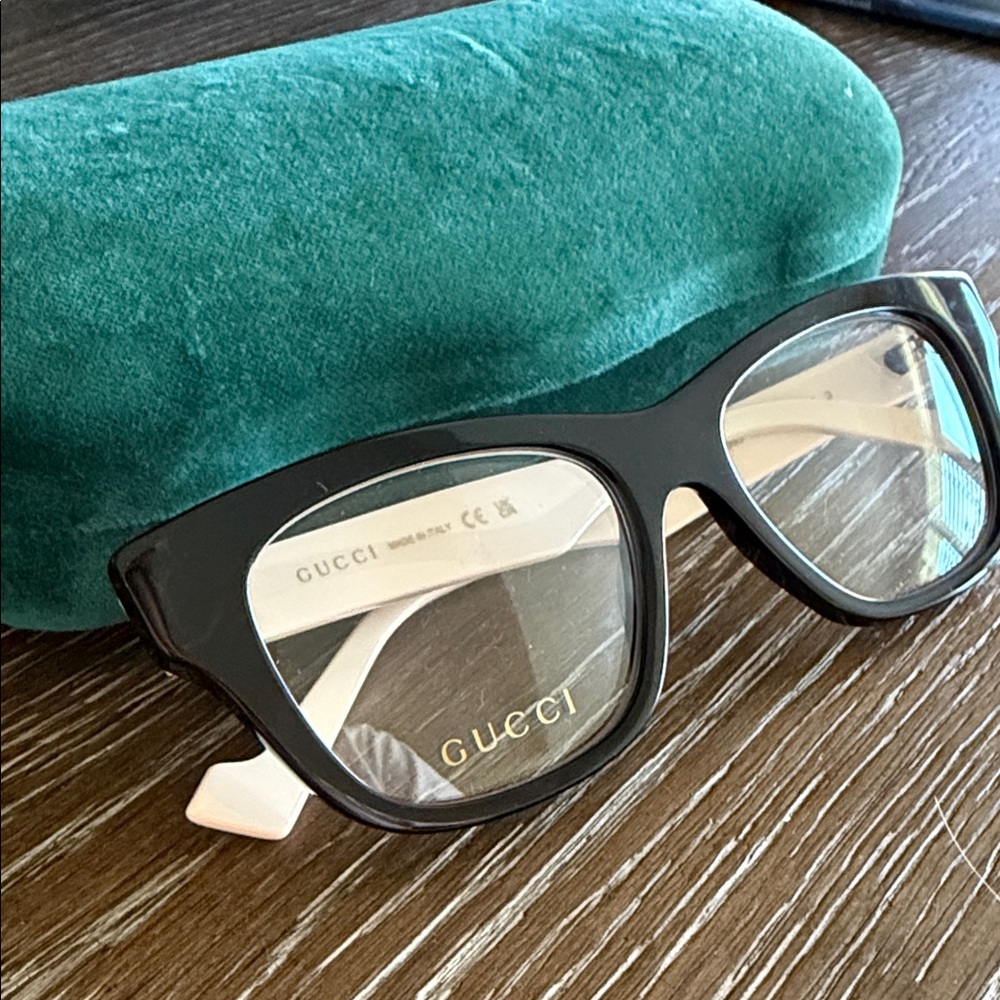 Gucci Black Glasses with Green Case - Picture 2 of 6